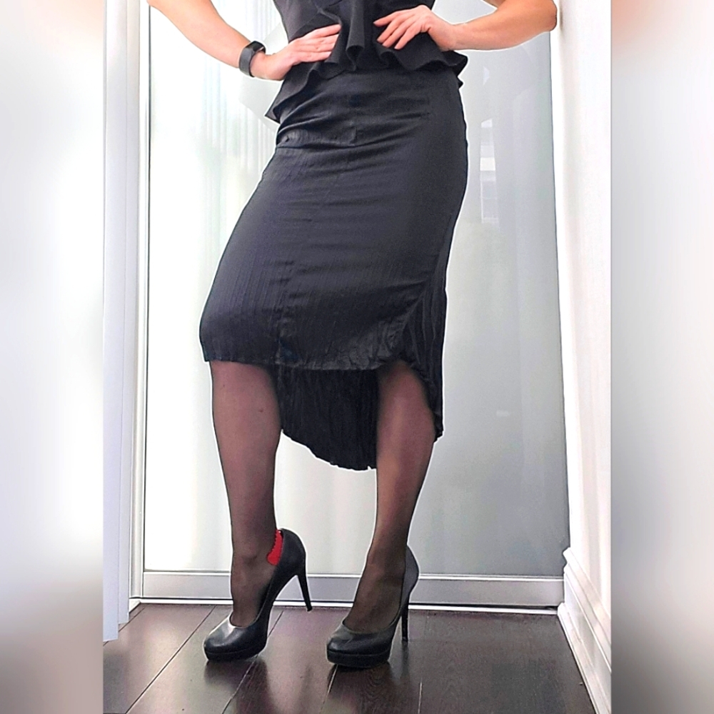 Elegant Vintage Marciano Black Silk Skirt With Ruching